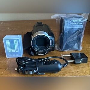 Canon Vixia HF R10 AVHD CMOS 20x Zoom Dual Flash Memory Video Camera Camcorder